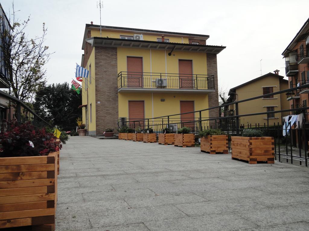 Pavia Ostello Bagian luar foto