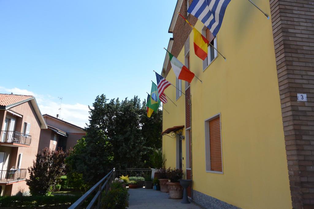 Pavia Ostello Bagian luar foto