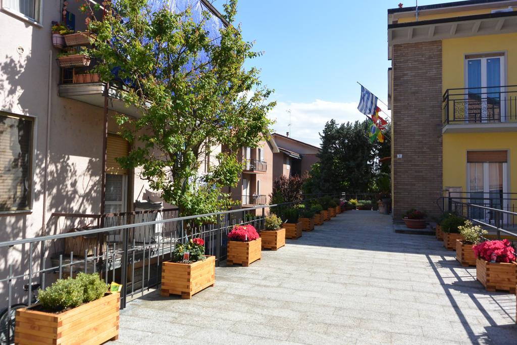 Pavia Ostello Bagian luar foto