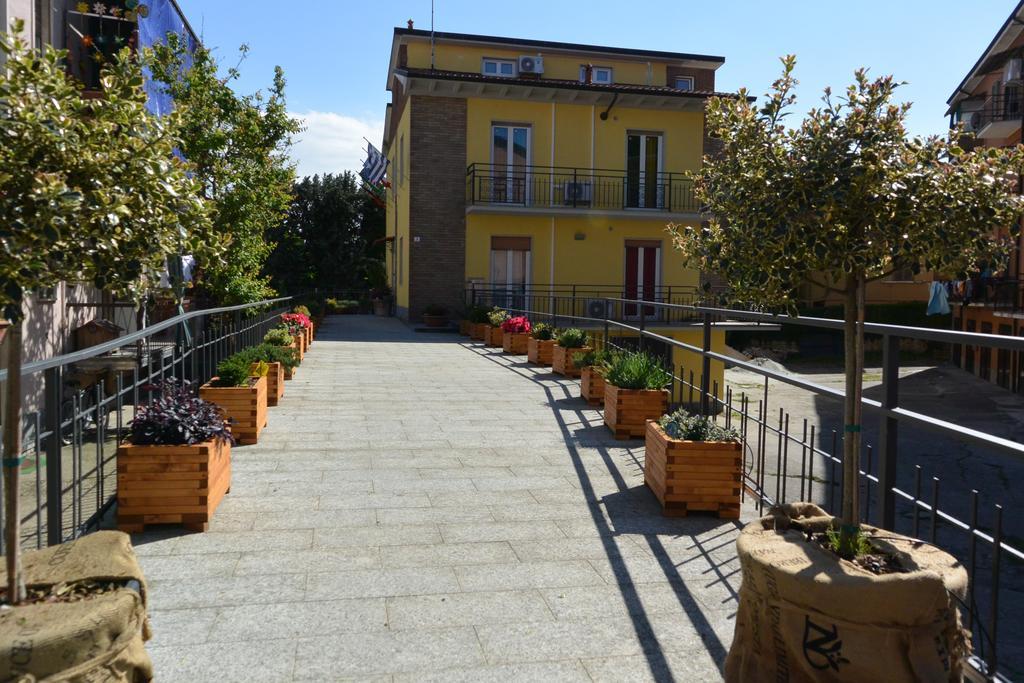 Pavia Ostello Bagian luar foto